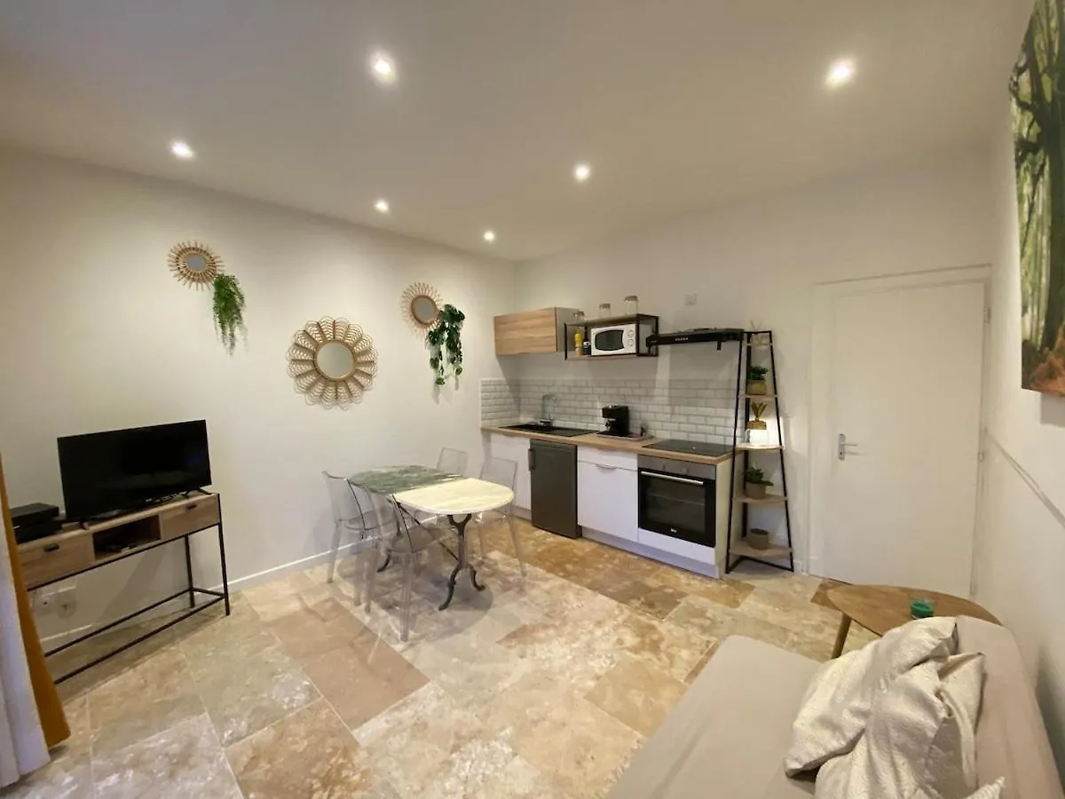 Appartement Au Coeur Du Village Saint-Rome-de-Tarn شقة